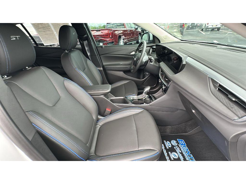 used 2025 Buick Encore GX car, priced at $27,488