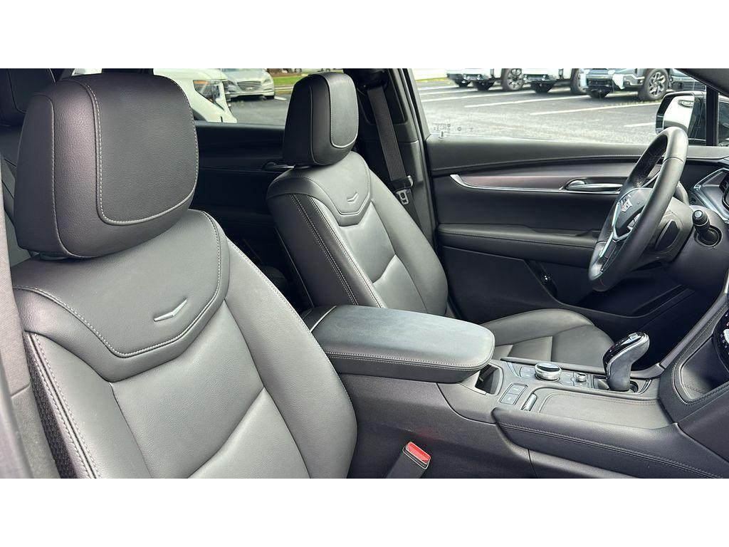 used 2023 Cadillac XT5 car, priced at $32,098
