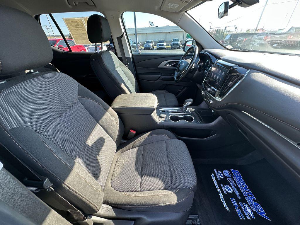 used 2021 Chevrolet Traverse car, priced at $21,998