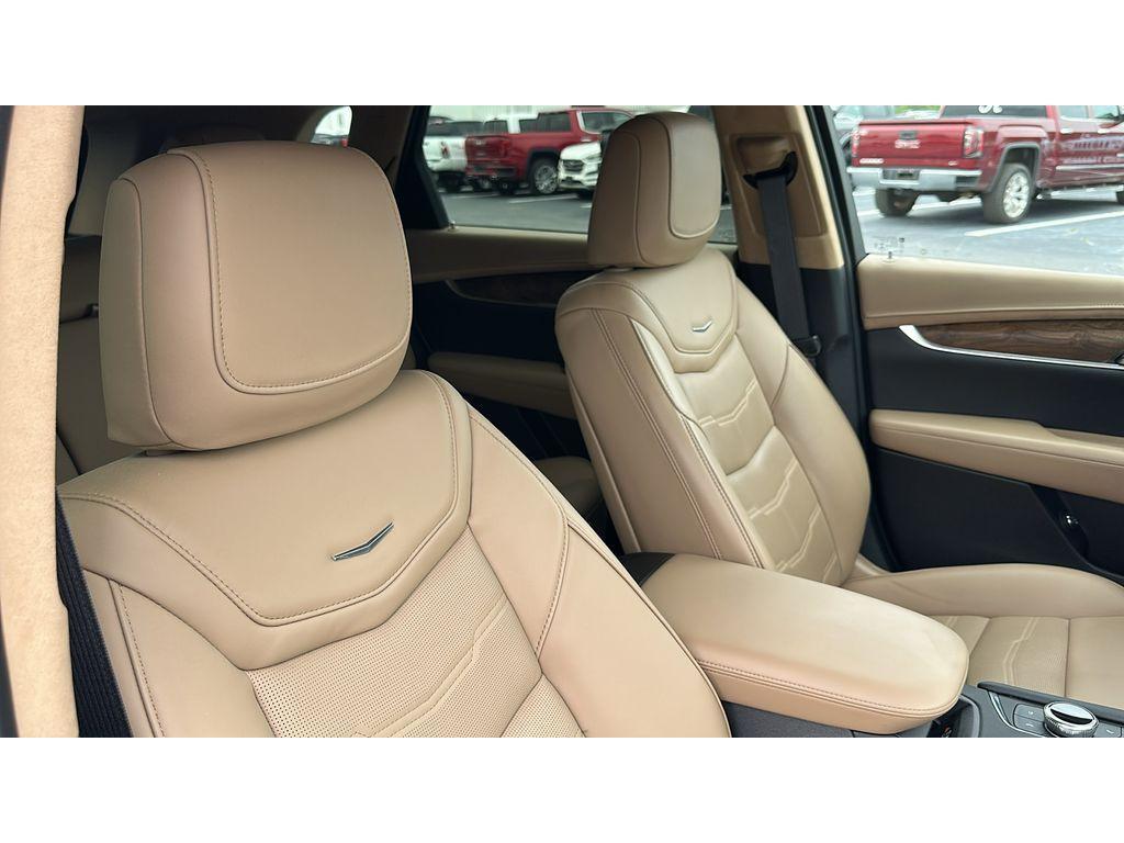 used 2022 Cadillac XT5 car, priced at $39,587