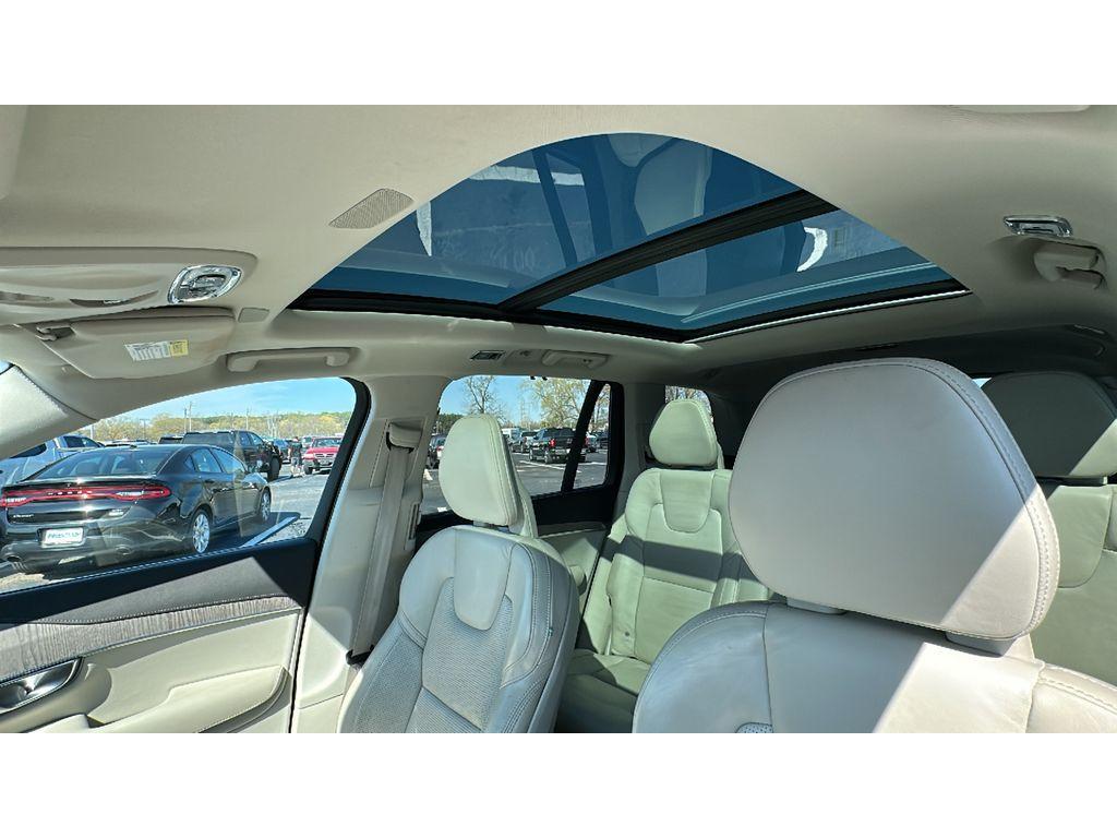 used 2022 Volvo XC90 Recharge Plug-In Hybrid car, priced at $28,733