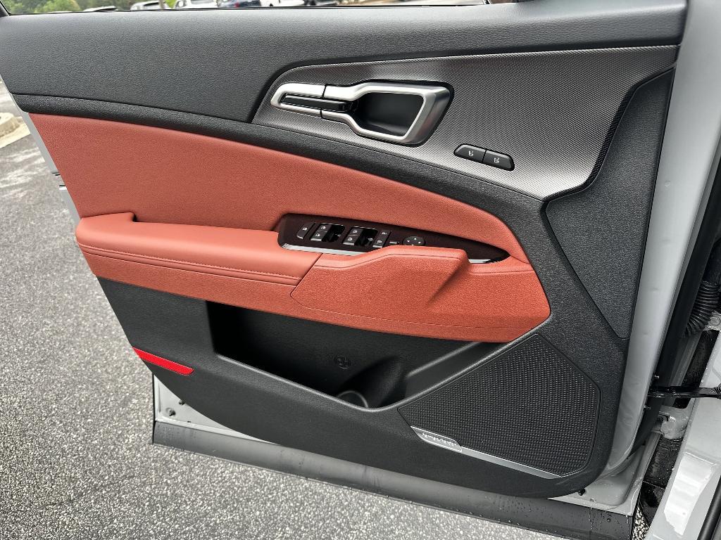 new 2025 Kia Sportage car, priced at $33,141
