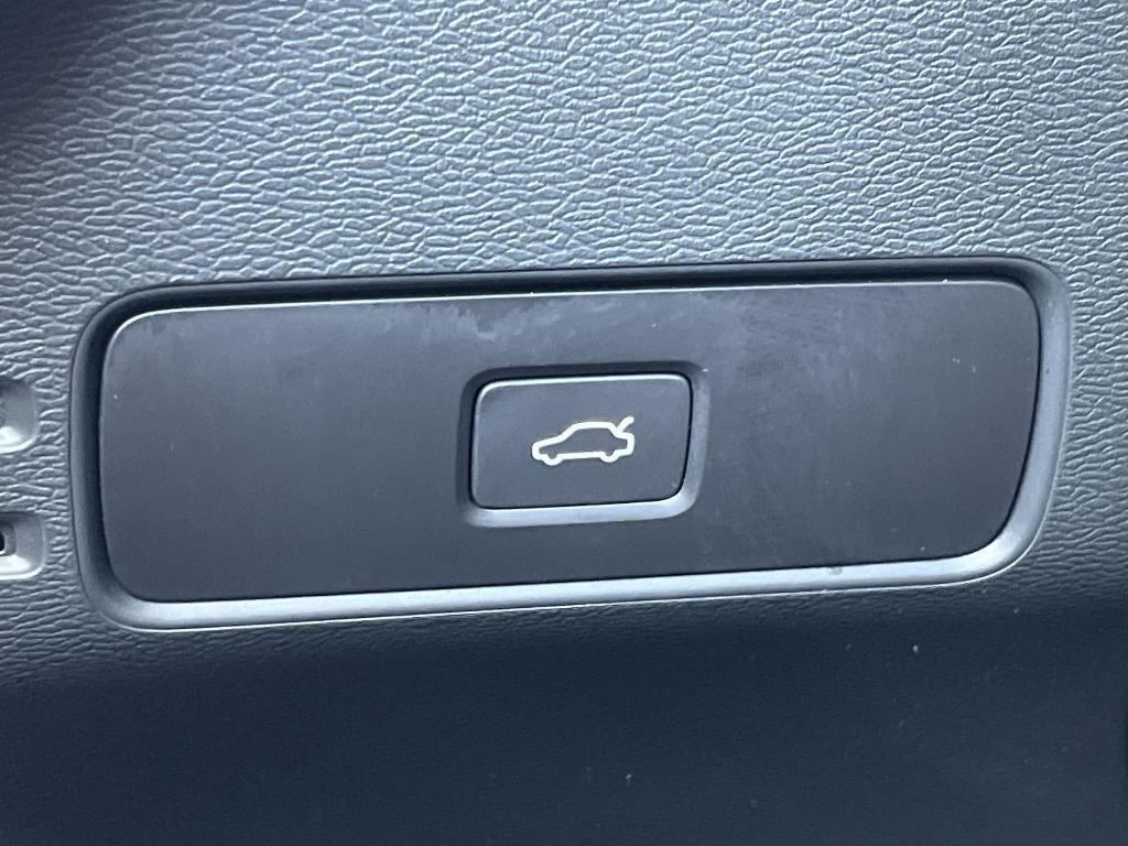 used 2024 Volvo XC40 car