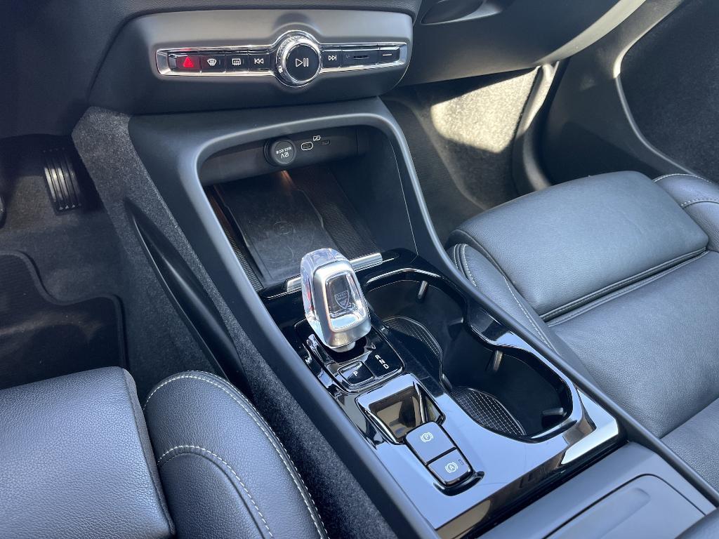 used 2024 Volvo XC40 car