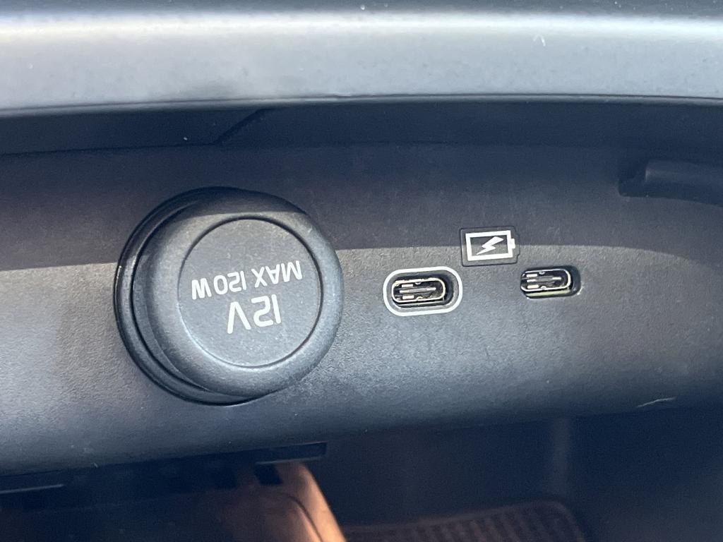 used 2024 Volvo XC40 car