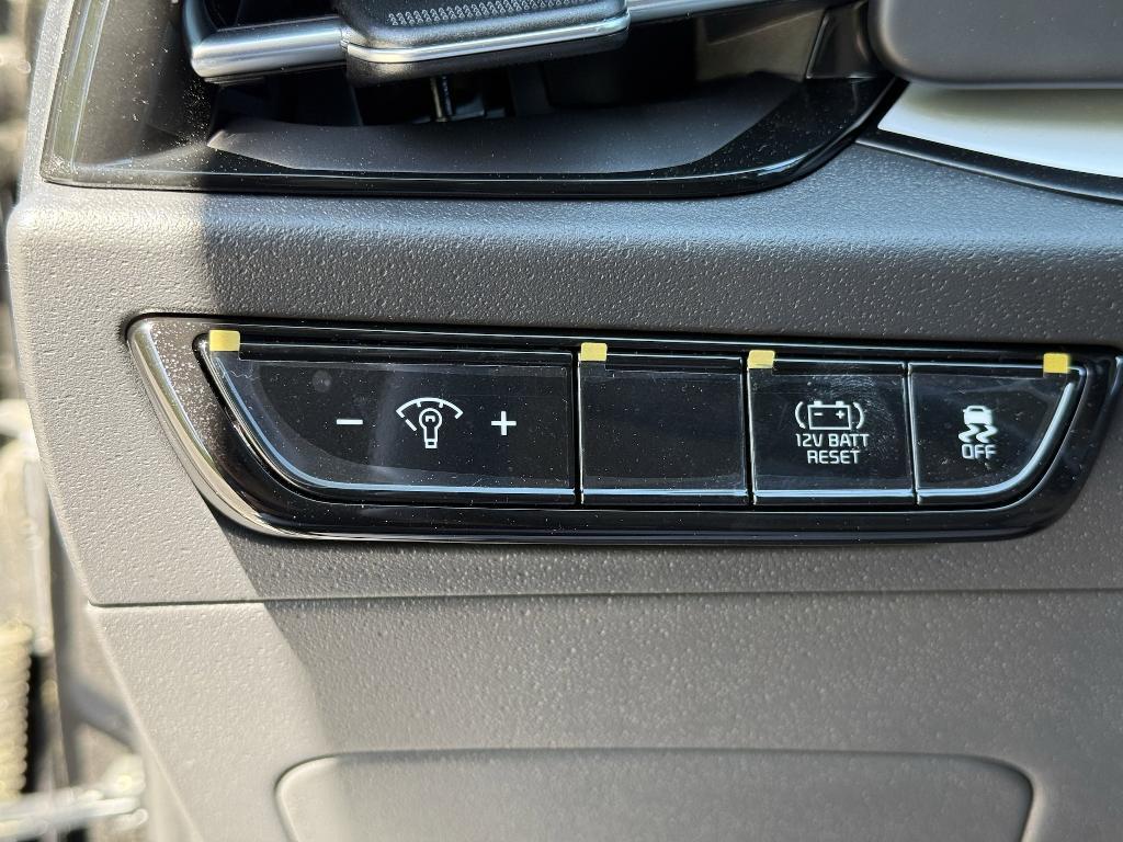 new 2025 Kia Niro car, priced at $28,011
