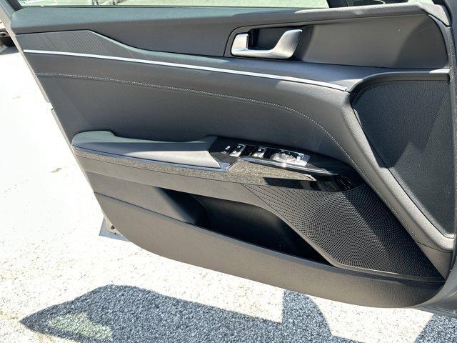 new 2025 Kia K5 car, priced at $30,253