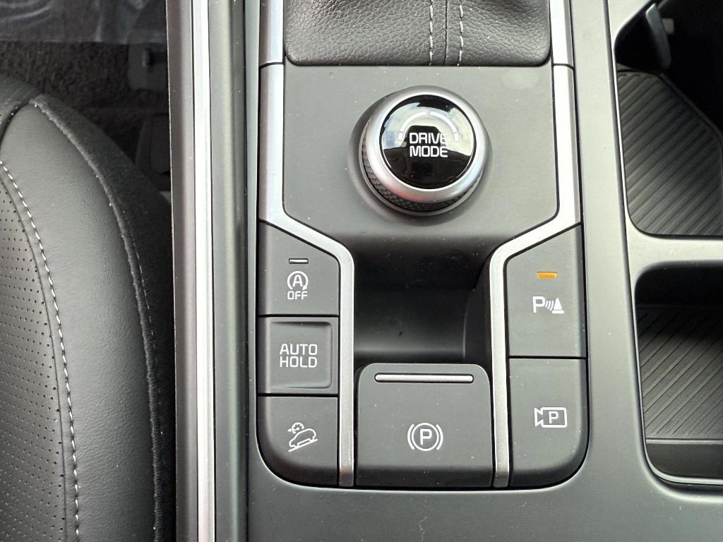 new 2025 Kia Sorento car, priced at $39,743
