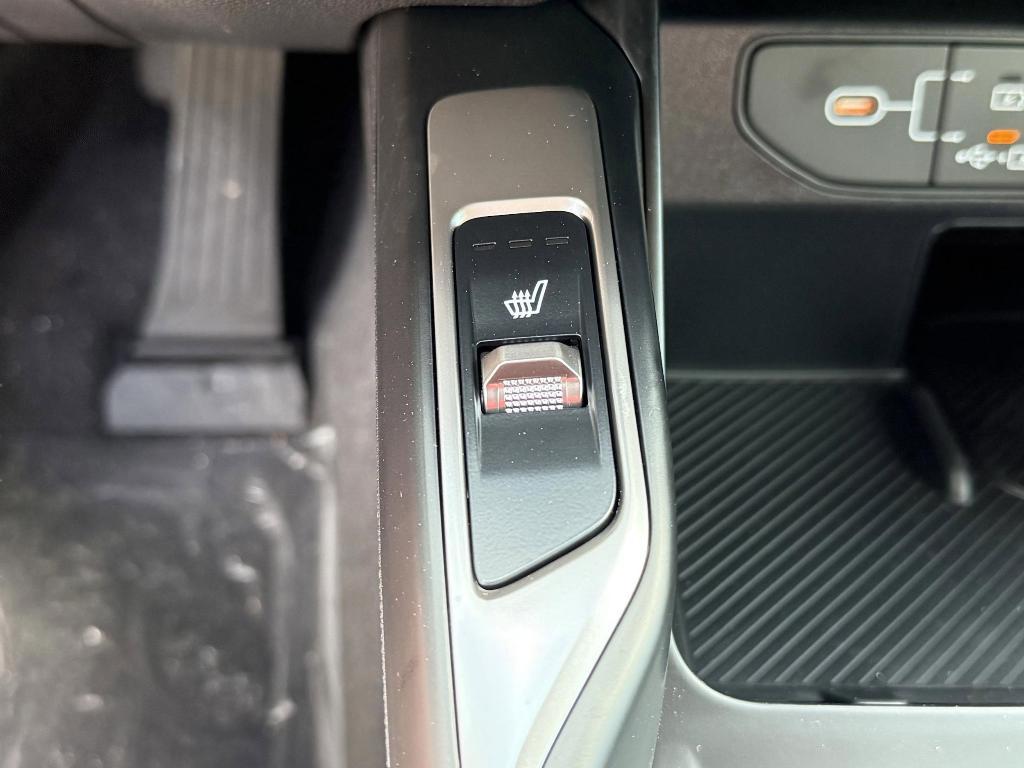 new 2025 Kia Sorento car, priced at $39,743