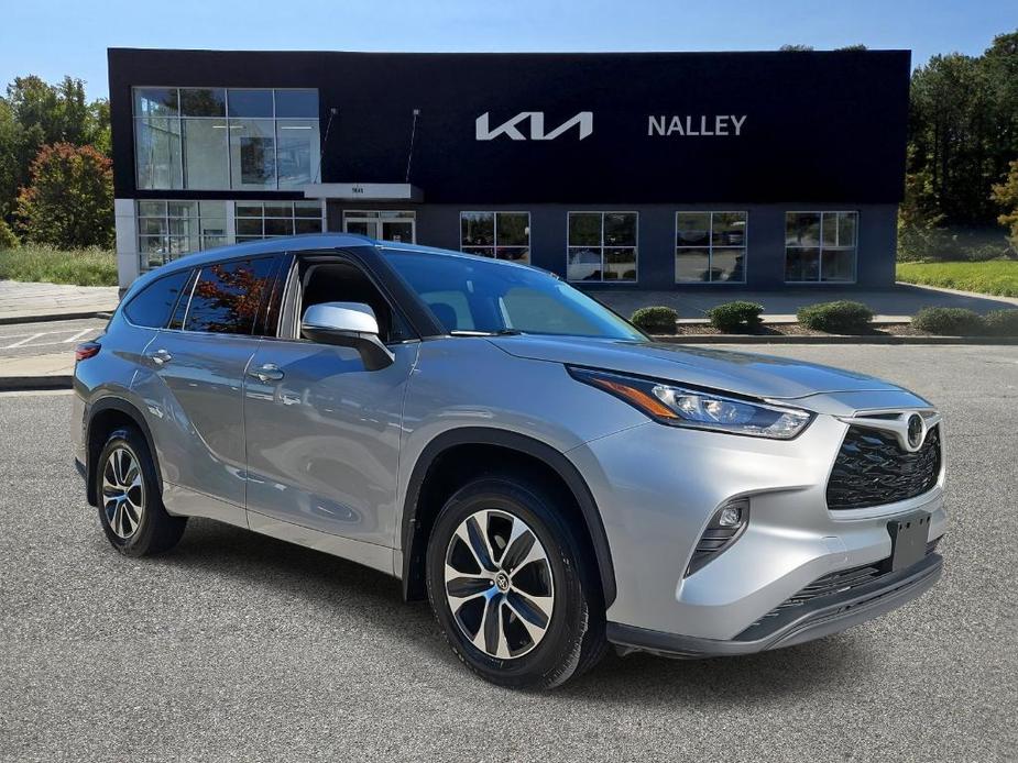 used 2020 Toyota Highlander car, priced at $26,799