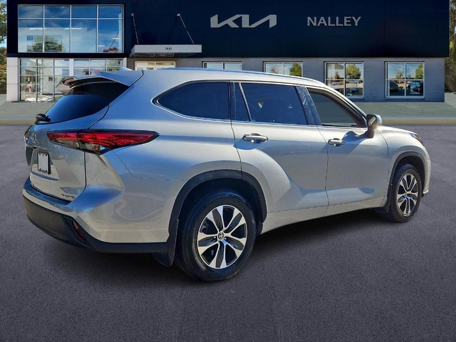 used 2020 Toyota Highlander car, priced at $26,799