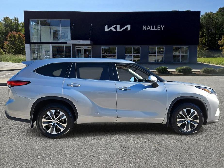 used 2020 Toyota Highlander car, priced at $26,799