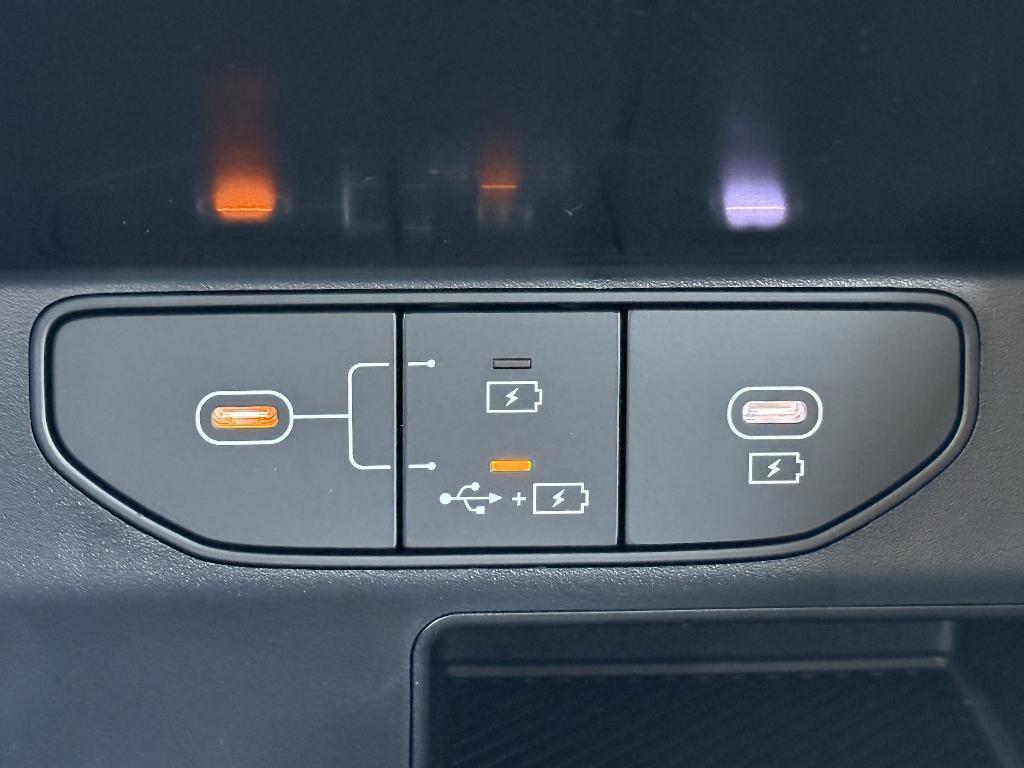new 2025 Kia Sorento car, priced at $32,243