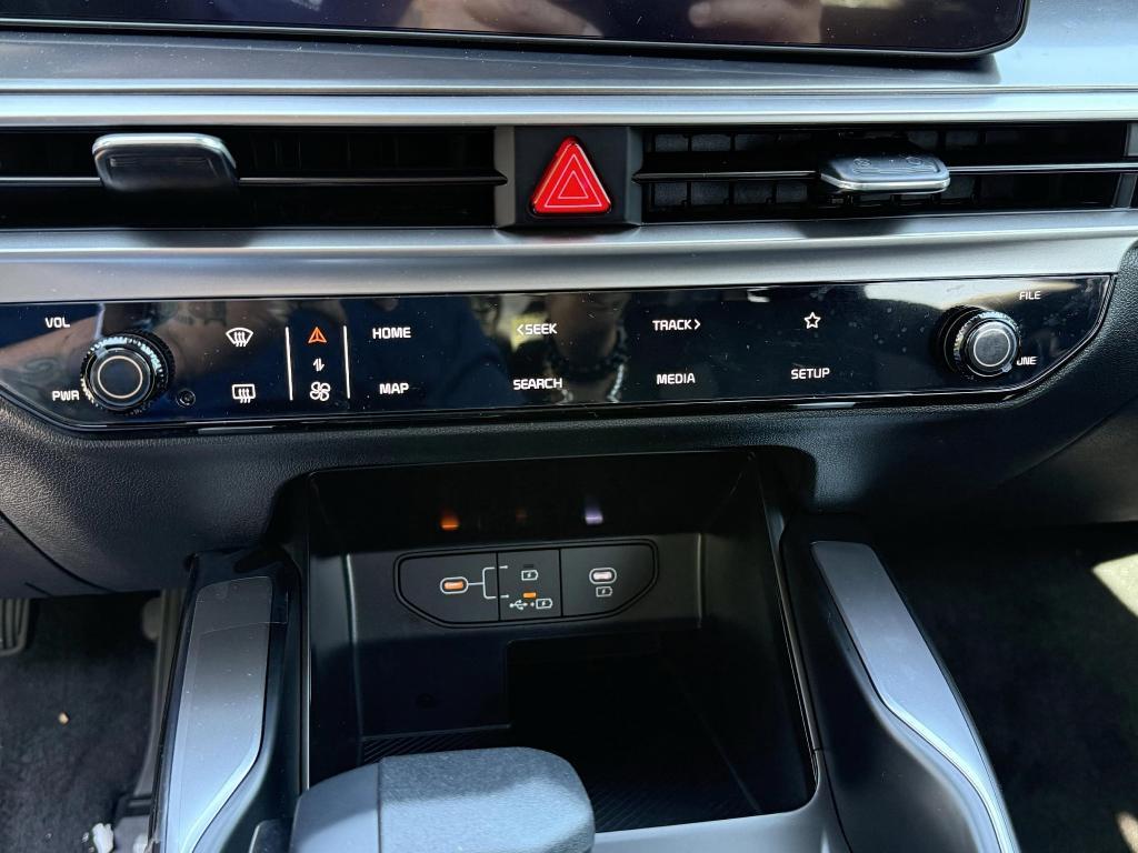 new 2025 Kia Sorento car, priced at $32,243