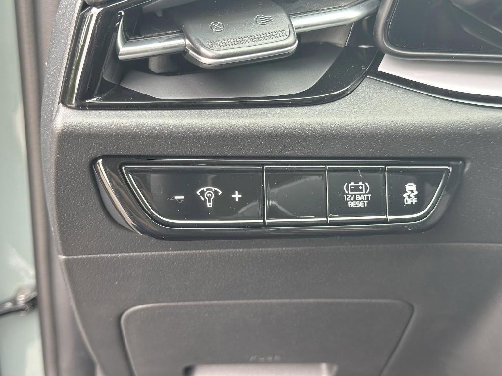 new 2025 Kia Niro car, priced at $32,310