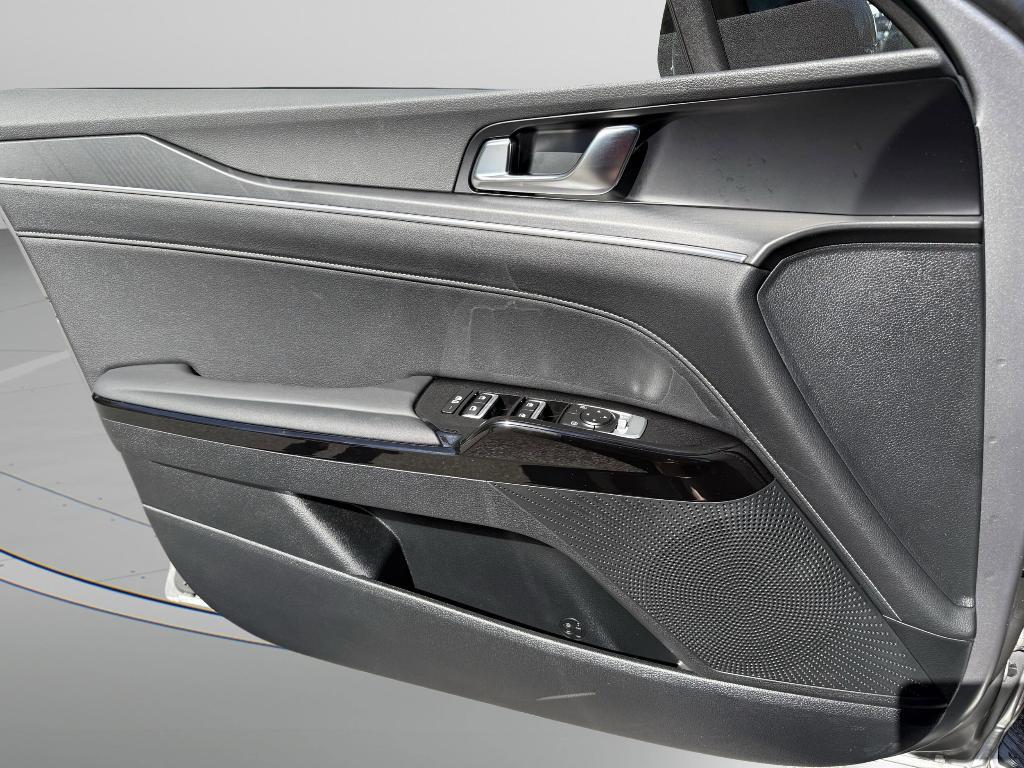 new 2025 Kia K5 car, priced at $30,253
