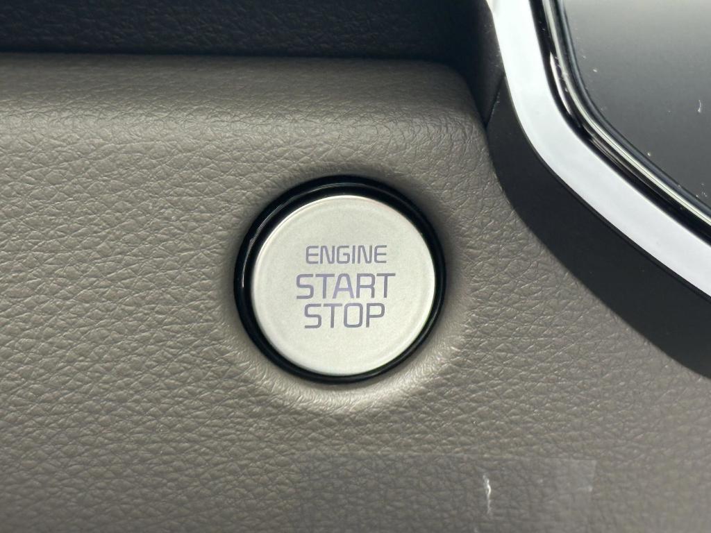 new 2025 Kia Carnival car, priced at $37,500