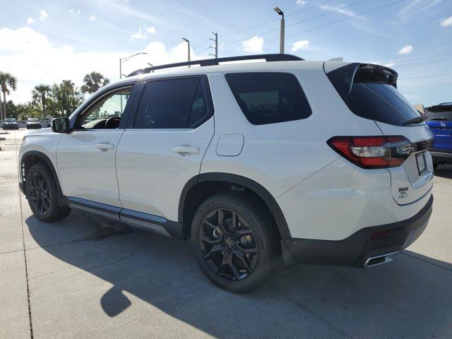 new 2025 Honda Pilot car, priced at $53,650