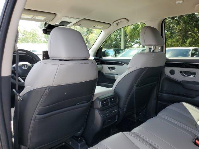 new 2025 Honda Pilot car, priced at $45,062