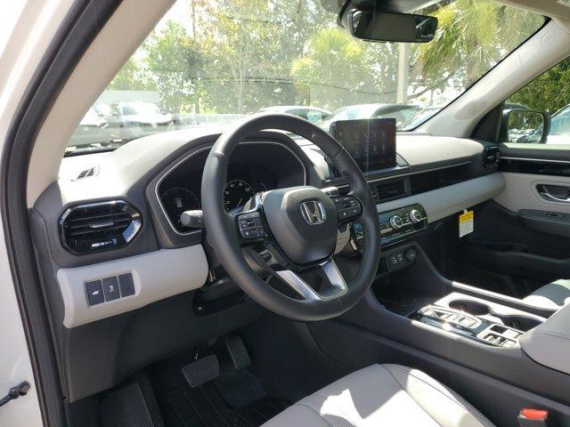 new 2025 Honda Pilot car, priced at $45,062
