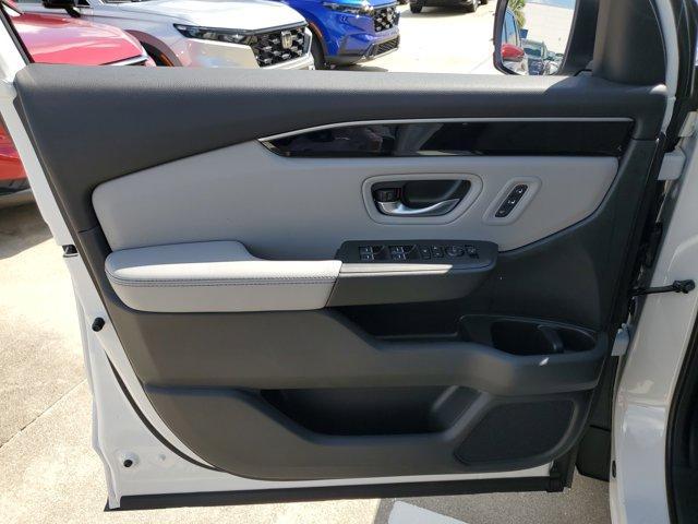 new 2025 Honda Pilot car, priced at $45,062