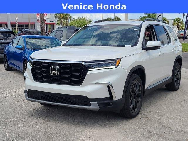 new 2025 Honda Pilot car, priced at $47,894