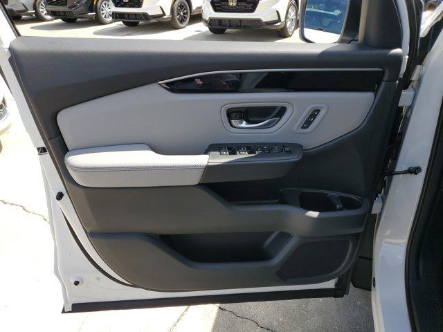 new 2025 Honda Pilot car, priced at $43,719