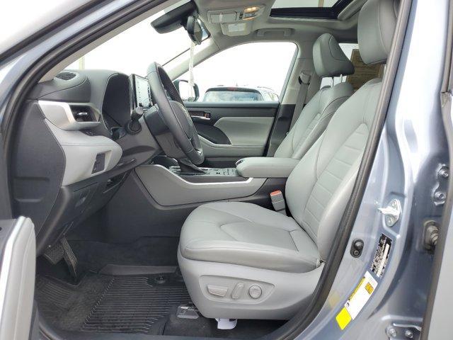 used 2021 Toyota Highlander car, priced at $31,999