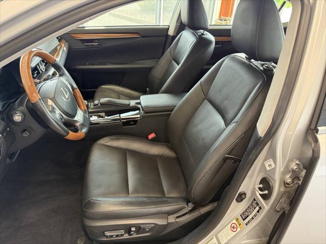 used 2014 Lexus ES 300h car, priced at $16,990