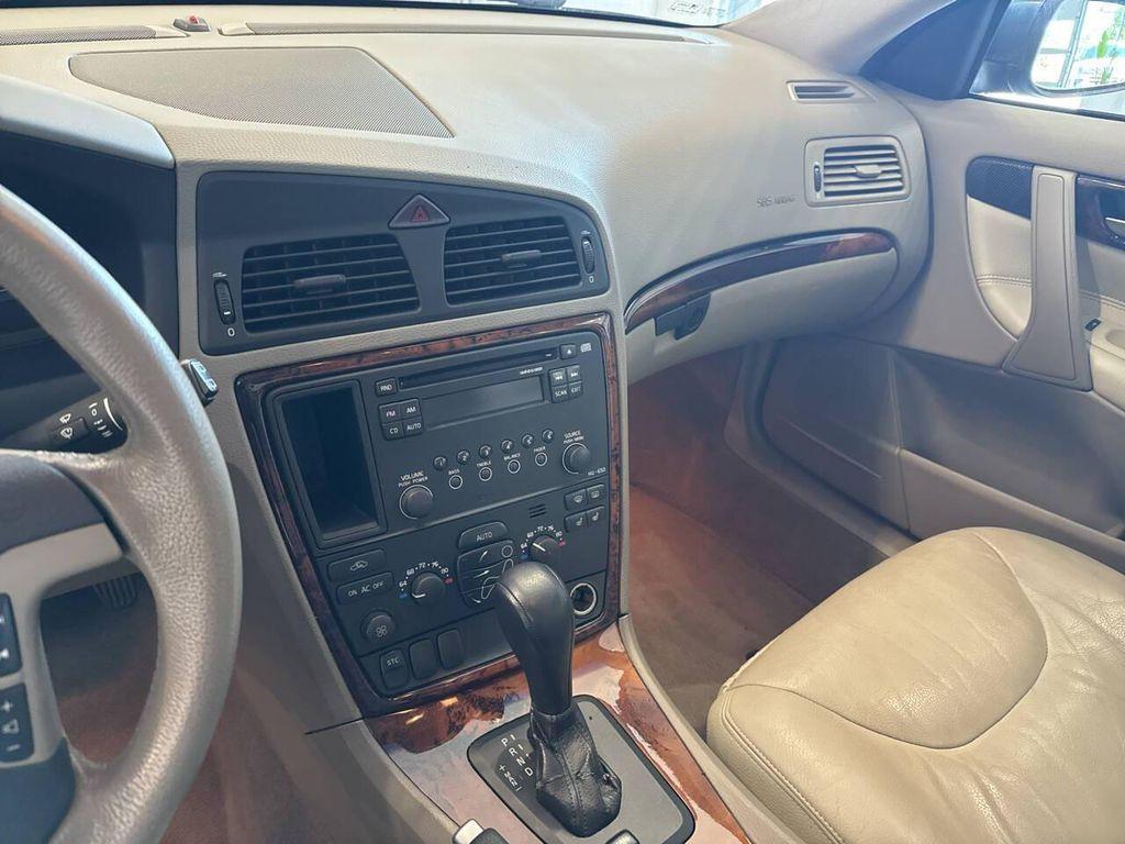 used 2006 Volvo V70 car, priced at $7,990