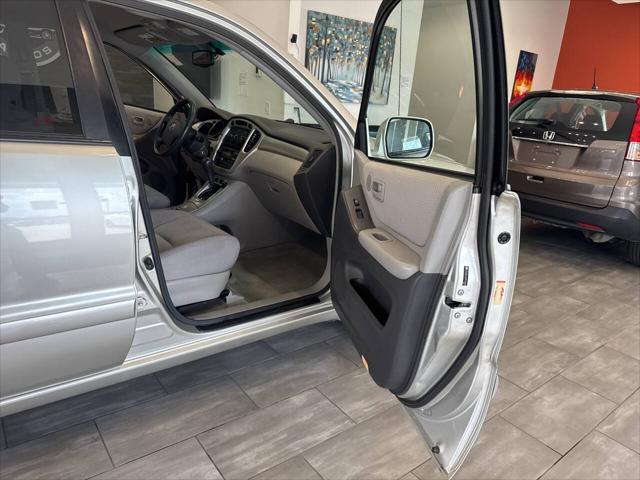 used 2007 Toyota Highlander car, priced at $7,590