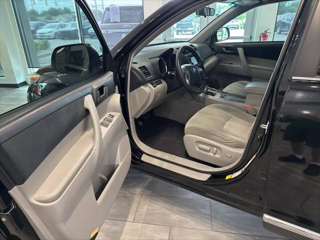 used 2013 Toyota Highlander car, priced at $9,990