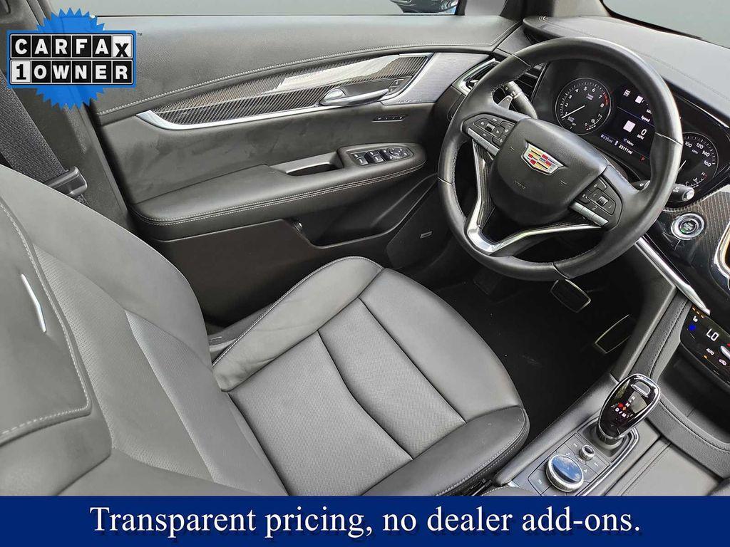 used 2024 Cadillac XT6 car, priced at $52,866