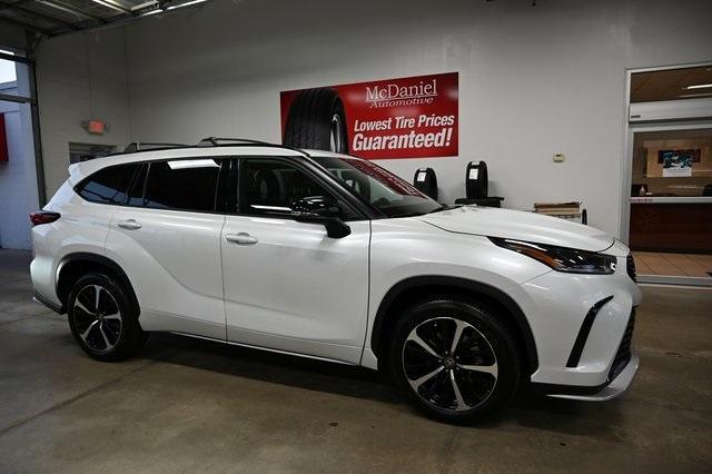 used 2022 Toyota Highlander car, priced at $38,900