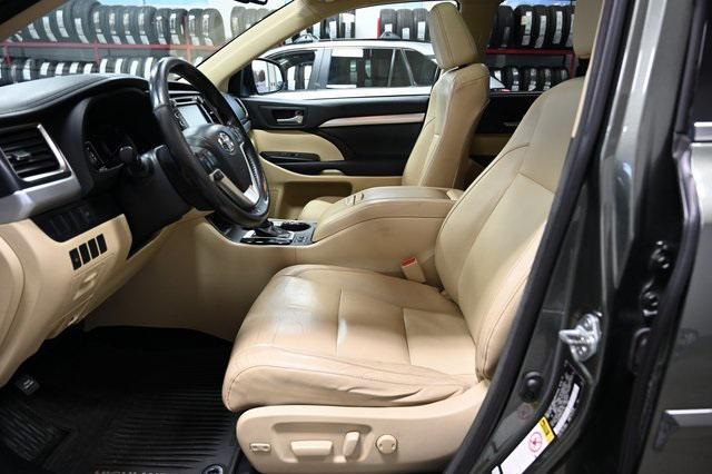 used 2014 Toyota Highlander car, priced at $13,900
