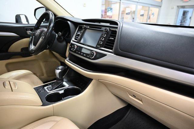 used 2014 Toyota Highlander car, priced at $13,900
