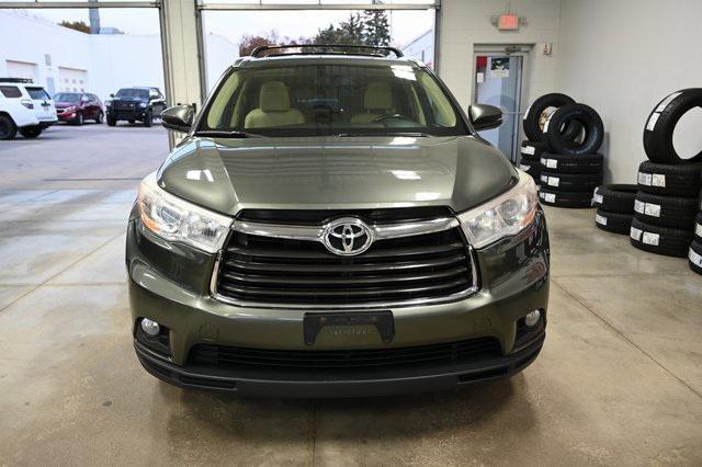 used 2014 Toyota Highlander car, priced at $13,900