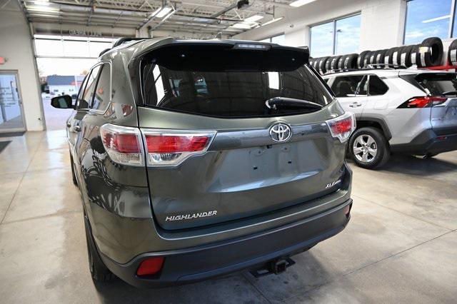 used 2014 Toyota Highlander car, priced at $13,900