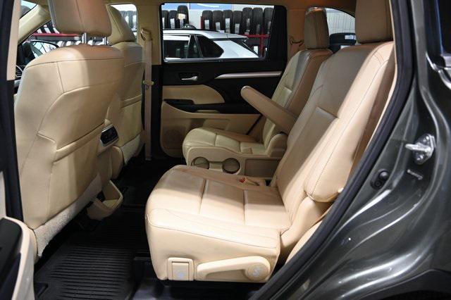 used 2014 Toyota Highlander car, priced at $13,900