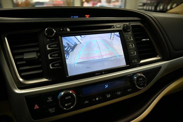 used 2014 Toyota Highlander car, priced at $13,900