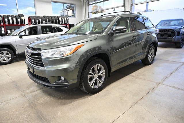used 2014 Toyota Highlander car, priced at $13,900