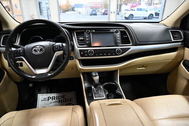used 2014 Toyota Highlander car, priced at $13,900