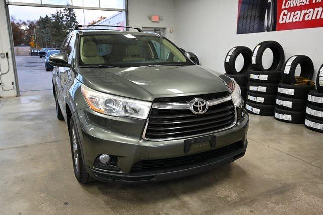 used 2014 Toyota Highlander car, priced at $13,900