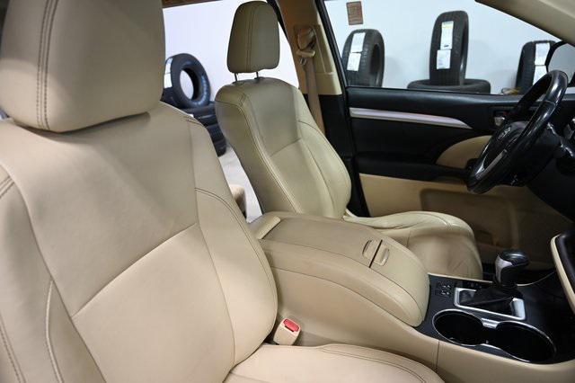 used 2014 Toyota Highlander car, priced at $13,900