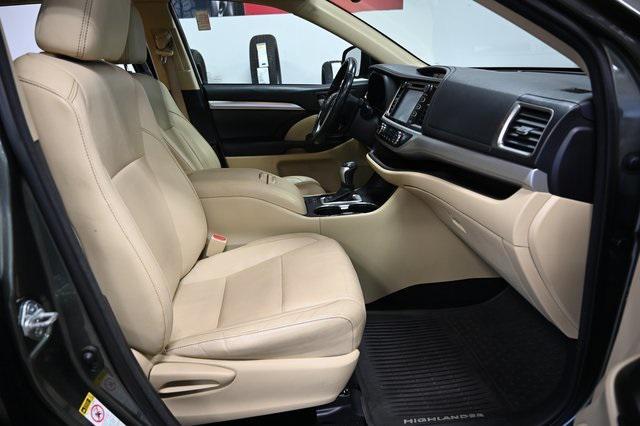 used 2014 Toyota Highlander car, priced at $13,900