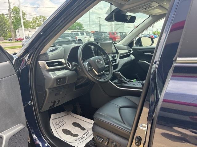 used 2024 Toyota Highlander car, priced at $44,900