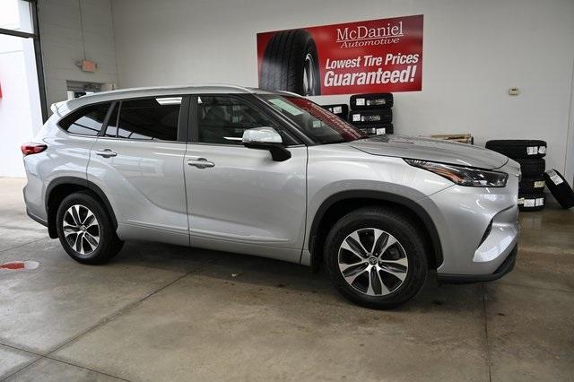 used 2023 Toyota Highlander car, priced at $39,900