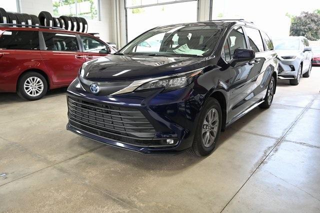 new 2025 Toyota Sienna car, priced at $48,984