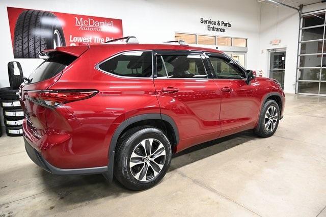 used 2022 Toyota Highlander car, priced at $36,500