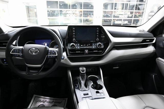 used 2022 Toyota Highlander car, priced at $36,500